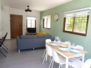 Hermosa villa con piscina privada, jacuzzi y playas cercanas