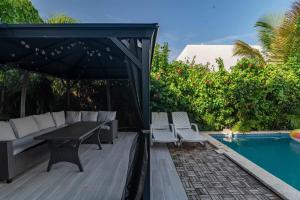 Hermosa villa con piscina privada, jacuzzi y playas cercanas