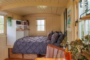 Hill Top Hideaway Shepherds Hut with Hot Tub