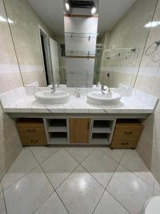 90 metros do MAR! 3 quartos, 1 suite, 2 vagas de garagem