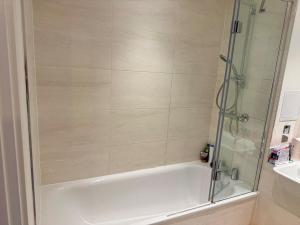 Exquisite Spacious 1 Bedroom Apartment-Colindale