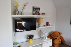 Lovely Town Apartment - Sleeps 5 Parking & Garden