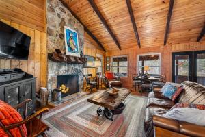 Lake Lahusage Front - Private Dock, Game Room