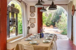 Magia del Salento in bosco con piscina e tennis