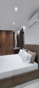 Platinum INN The City