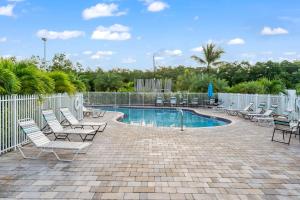 New! Key Largo Costal Villa 2 Kings Masters, Marina, Pool & Pickleball
