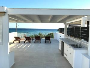 Fantasea Beachfront Villa