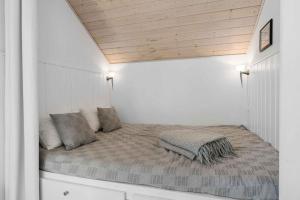 Peaceful Cottage In Scenic Surroundings