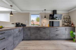 Family-Friendly Activity House By The Sea