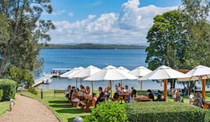 Elysian Escape - 4 Pools, Lakeside, Raffertys Resort