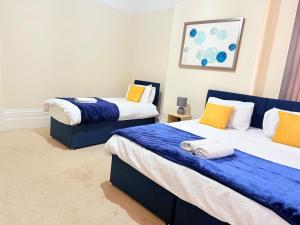 1 Bed Flat - Sleeps 5 - Parking - Wifi