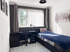 Bournemouth 2-Bedroom home with Balcony near Town