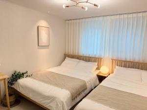 RYM STAY, New Stay, Cozy 2BR, 3 beds, 5 min to Subway, near Lotte Tower, Lotte World, KSPO Dome, & COEX, Licensed Stay