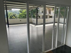 Hilltop Retreat near Kandy Lake - Kings Residence