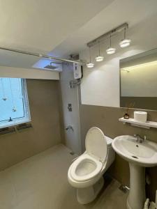 Spacious 1BR Loft with Flex Room in BGC