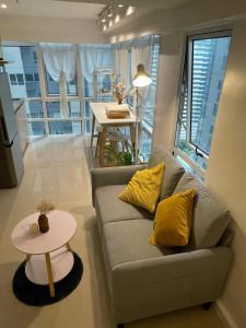 Spacious 1BR Loft with Flex Room in BGC