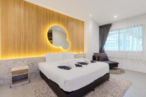 V243 Quite 3BR Pool Villa Bathtub Near Beach