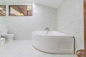 V244 Near Beach 4br Massive Property Huge Pool