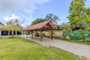 V244 Near Beach 4br Massive Property Huge Pool