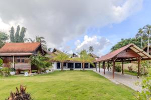 V244 Near Beach 4br Massive Property Huge Pool