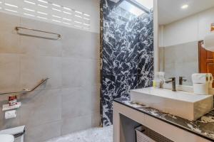 V244 Near Beach 4br Massive Property Huge Pool