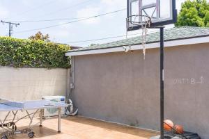 Cute Studio with AC and Backyard