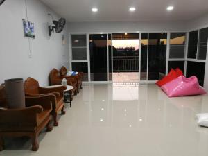 ศุภักษรอพาร์ทเม้นและสระว่ายน้ำ Supakson apartement and pools