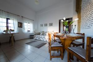 Finestra Medieval Home