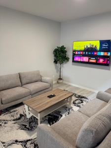 Modern 3-Bedroom Home Near Calgary Airport & Major Amenities