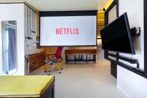 Starwars Retreat Gaming & 84 inch Movie & Near Mall