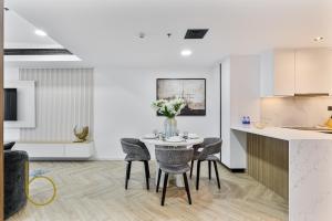 Bookable - 2 Bed Princess tower with Palm view
