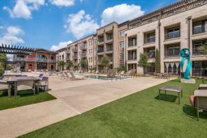 Business deluxe suite 15 min from DFW & Love Field