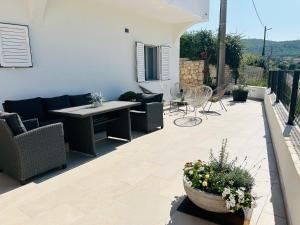 Beachfront house Miamore - 10 m from the sea