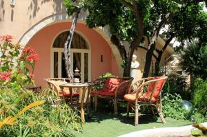 Appartamento con 2 Camere da Letto e Vista Giardino