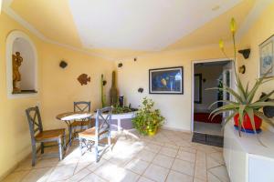 MADORA-Lanzarote -Villa- private pool, amazing garden, sea view, quiet location