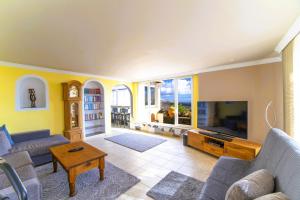 MADORA-Lanzarote -Villa- private pool, amazing garden, sea view, quiet location