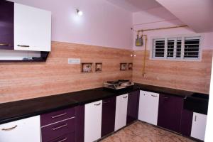 Urbanstay Service Appartment