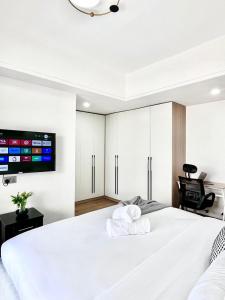 lovely fully furnished three bedroom apartment with swimming pool well equipped gym ample parking space children playing ground and amazing scenic views