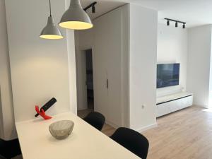 Reginas Modern Two-Bedroom Apartment in Center