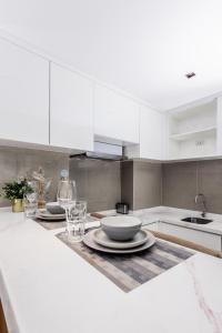 Bright 1BR SeaView Condo Pools Gyms S4512 วิวทะเล