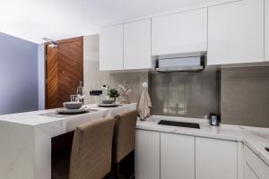 Bright 1BR SeaView Condo Pools Gyms S4512 วิวทะเล