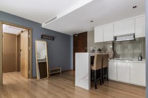 Bright 1BR SeaView Condo Pools Gyms S4512 วิวทะเล