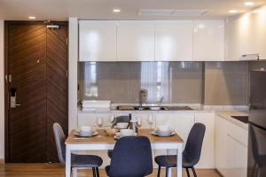 Spacious Duplex 4701 by IBG Pool Gym