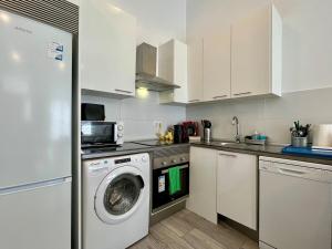 Apartamento nuevo, 2 dormitorios, patio y garaje