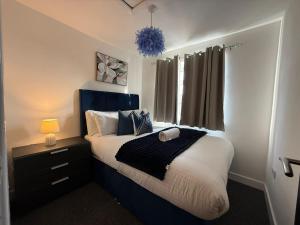 Walsall 3 Bedrooms WiFi & gated Car park 7Sleeps 70 Windsor