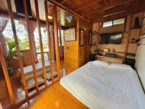 Nhà Dưới Đồi Homestay