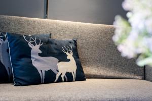 Bright 41 m² Condo Pools Beach Shuttle S6502