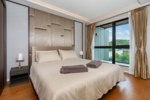 Deluxe Surin apartment with washer and fast WIFI