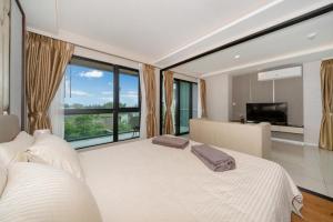 Deluxe Surin apartment with washer and fast WIFI