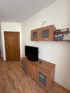 Prime location one bed apartment with hydro bath in Royal Plaza